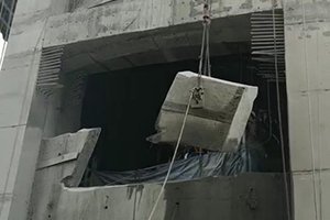 煙囪開(kāi)孔現(xiàn)場(chǎng)